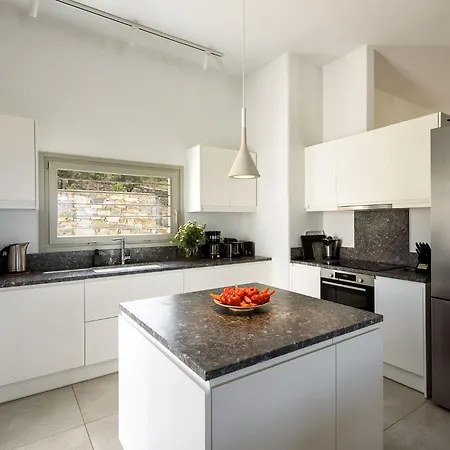 Willa Outstanding New With Great Pool Area And Panoramic Sea View