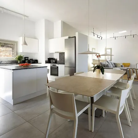 Outstanding New With Great Pool Area And Panoramic Sea View Willa