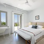 Villa Outstanding New With Great Pool Area And Panoramic Sea View *